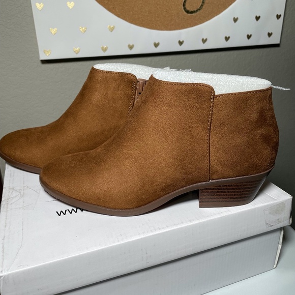 NEW! 6.5 Cambridge Select Women's Western Chunky Low Heel Ankle Bootie - Picture 1 of 6